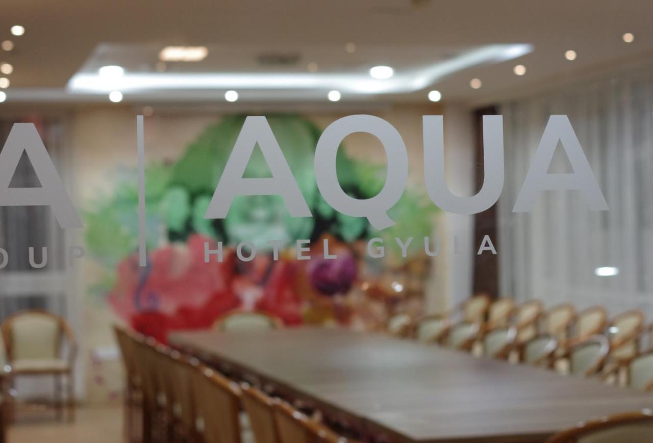 Aqua Hotel Дьюла Экстерьер фото
